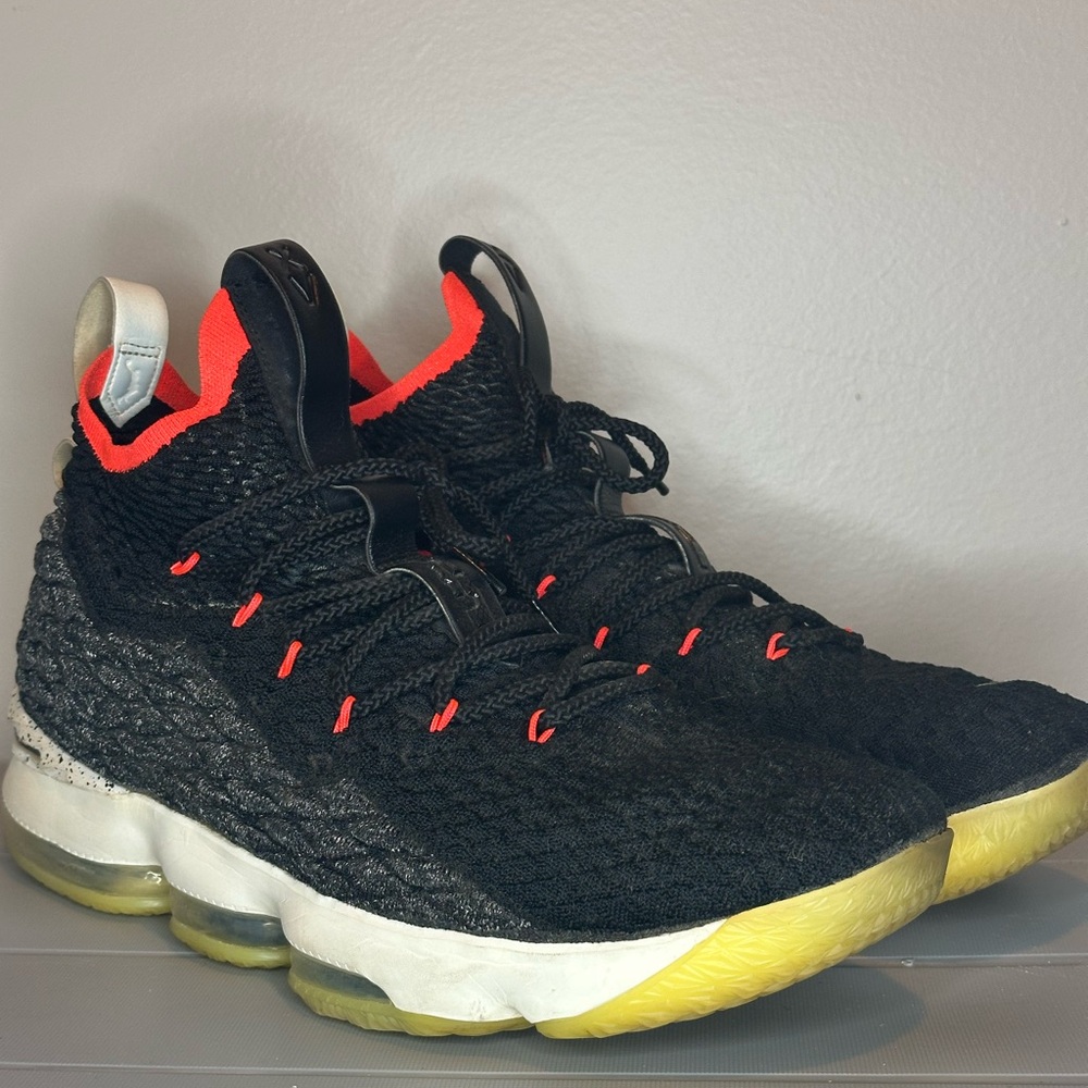 Nike Lebron 15 black crimson